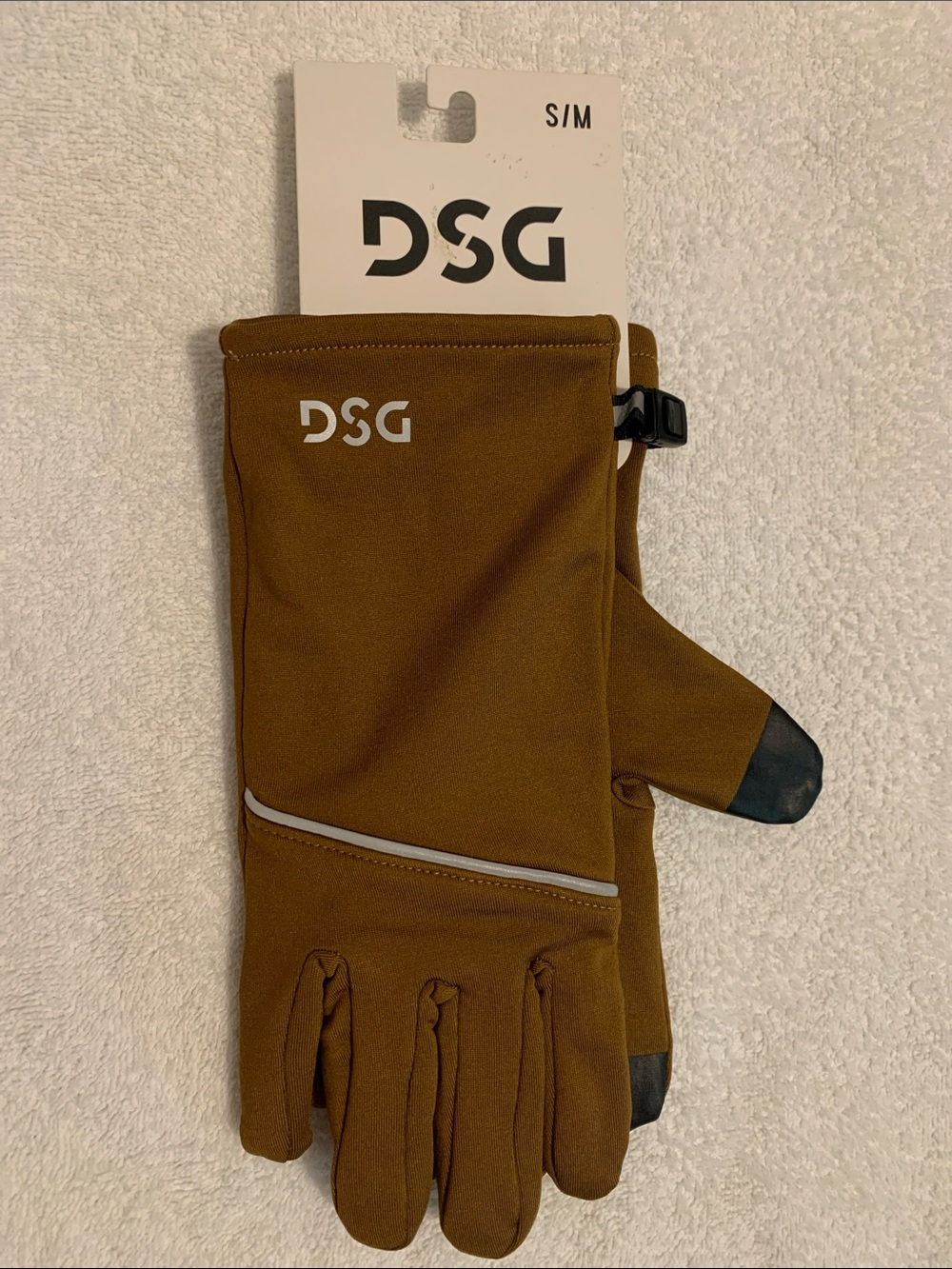 DSG performance gloves size small in brown caramel! NWT unisex